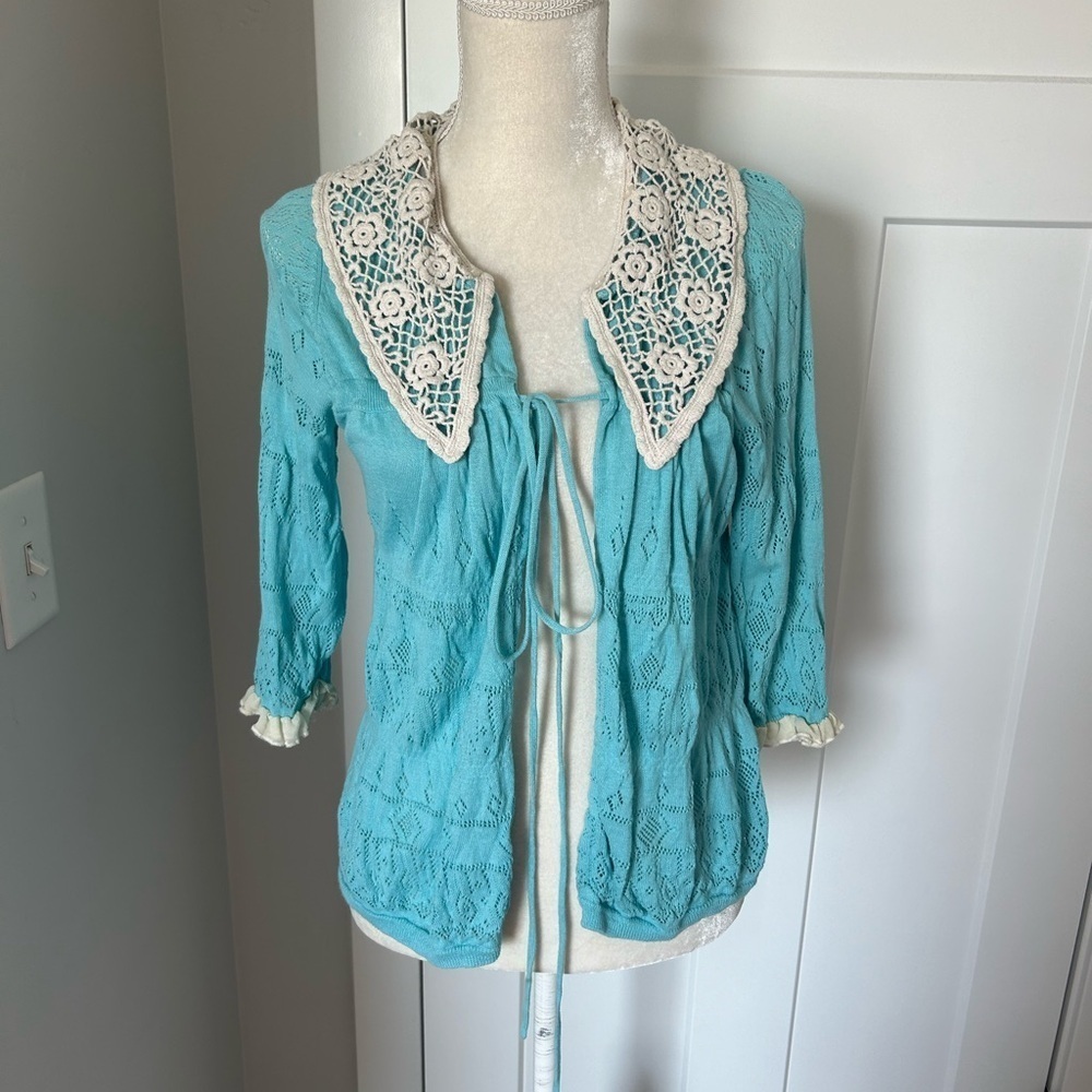 Knitted Dove Lace Neckline Sweater